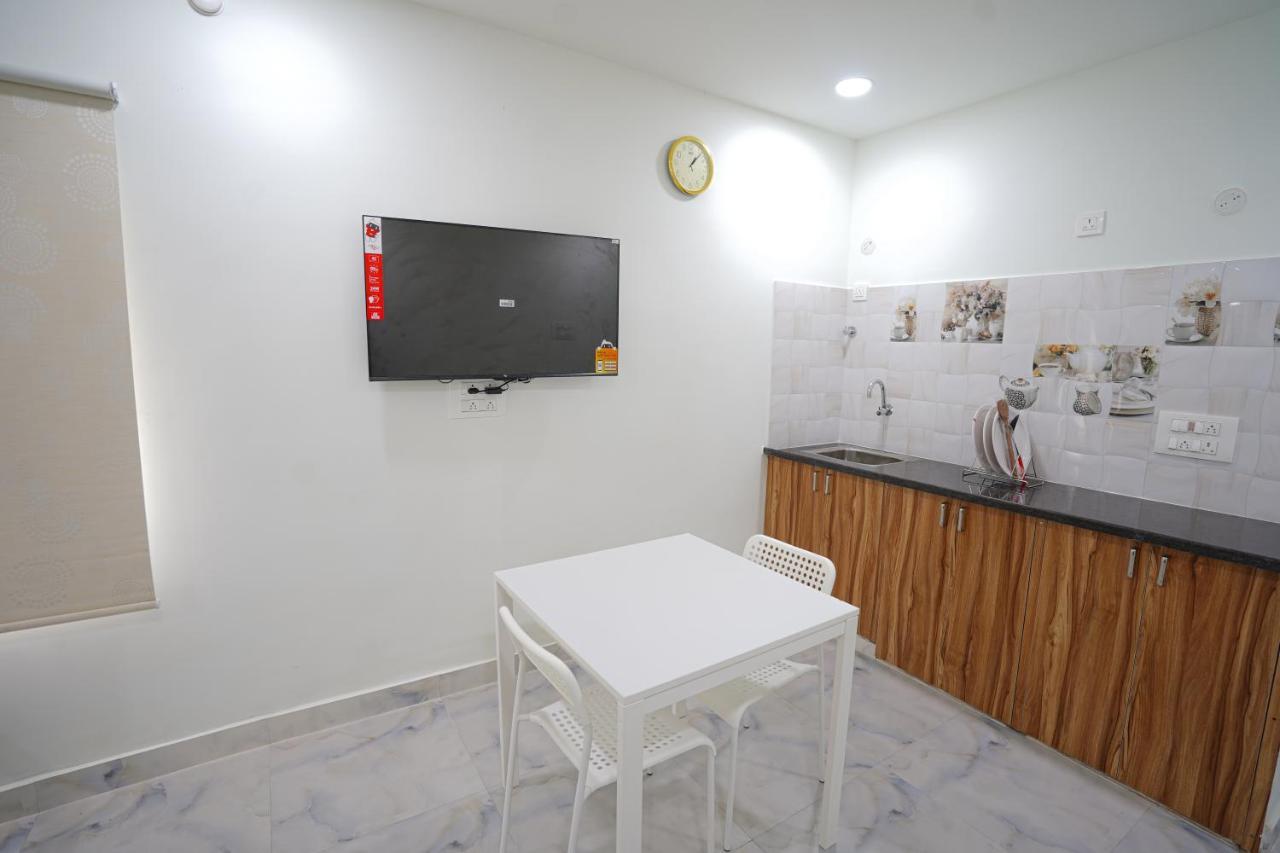 Mahasri Studio Apartments- Brand New Fully Furnished Air Conditioned Studio Apartments ตีรูปาติ ภายนอก รูปภาพ