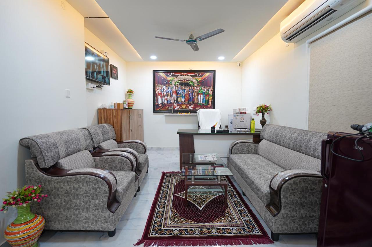 Mahasri Studio Apartments- Brand New Fully Furnished Air Conditioned Studio Apartments ตีรูปาติ ภายนอก รูปภาพ